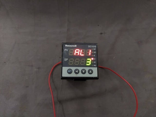 HONEYWELL DC1010 TEMPERATURE CONTROLLER DC1010CT-102000-E