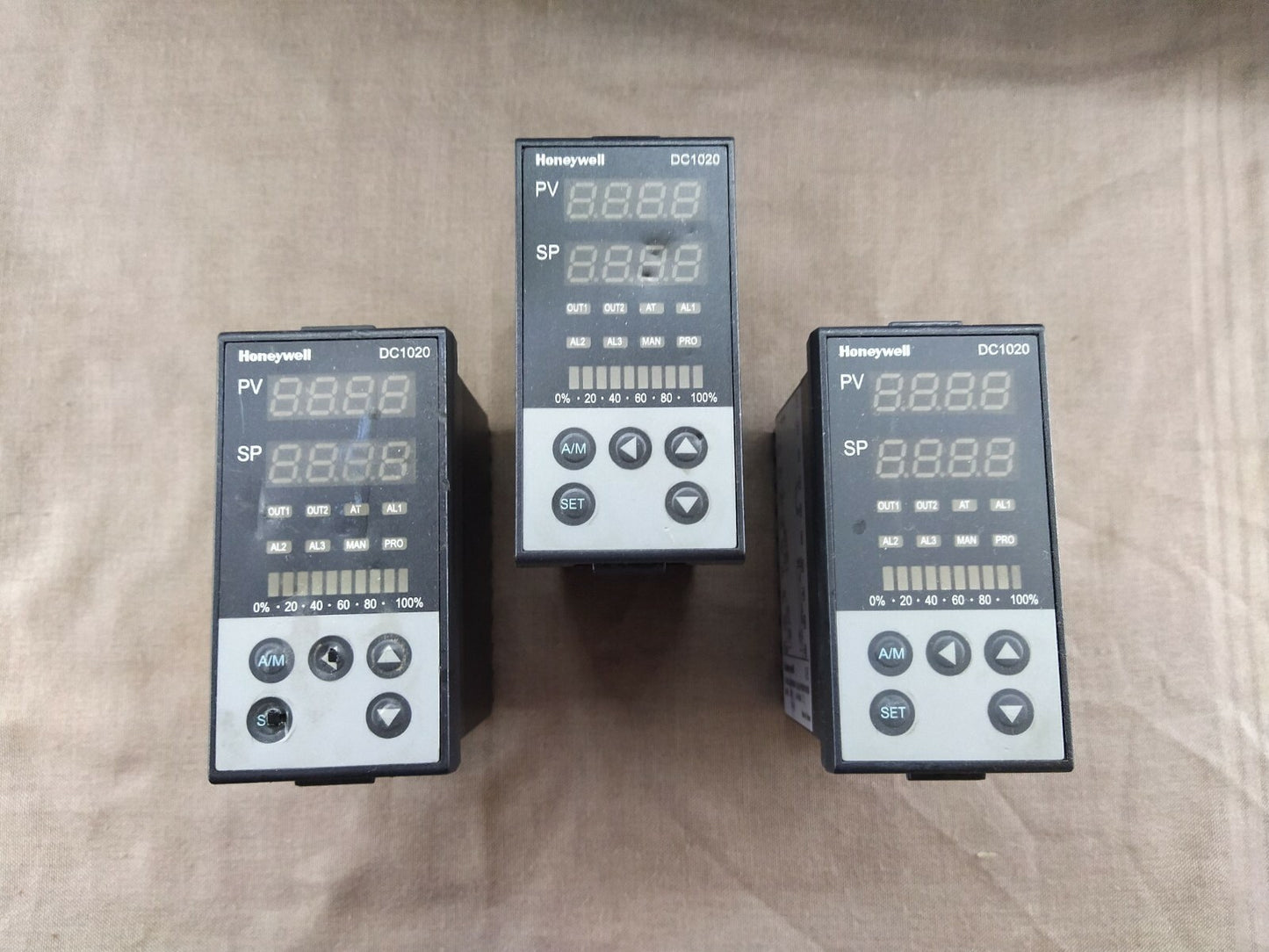 Honeywell DC1020 Temperature Controller DC1020CT-11100B-E