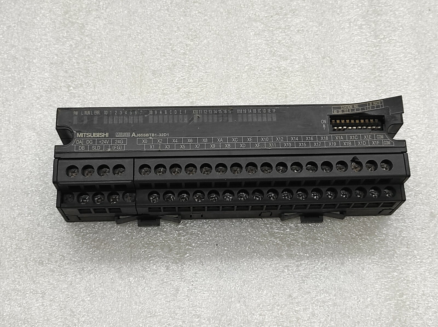 MITSUBISHI MELSEC AJ65SBTB1-32TD1 DC INPUT/TRANSISTOR OUTPUT MODULE