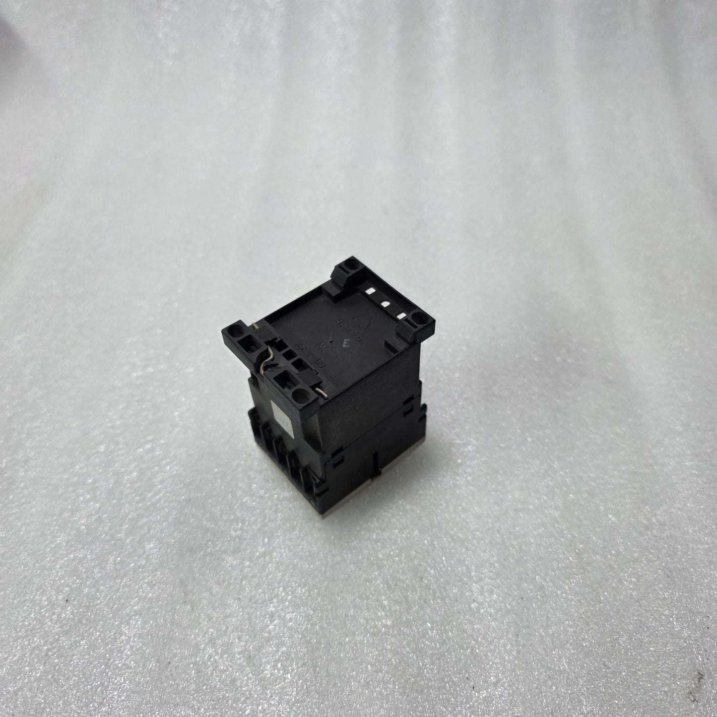 SIEMENS SIRIUS 3RT1015-1AN21 AC CONTACTOR 9A 3 POLE | 1NO | COIL 220V 50/60HZ