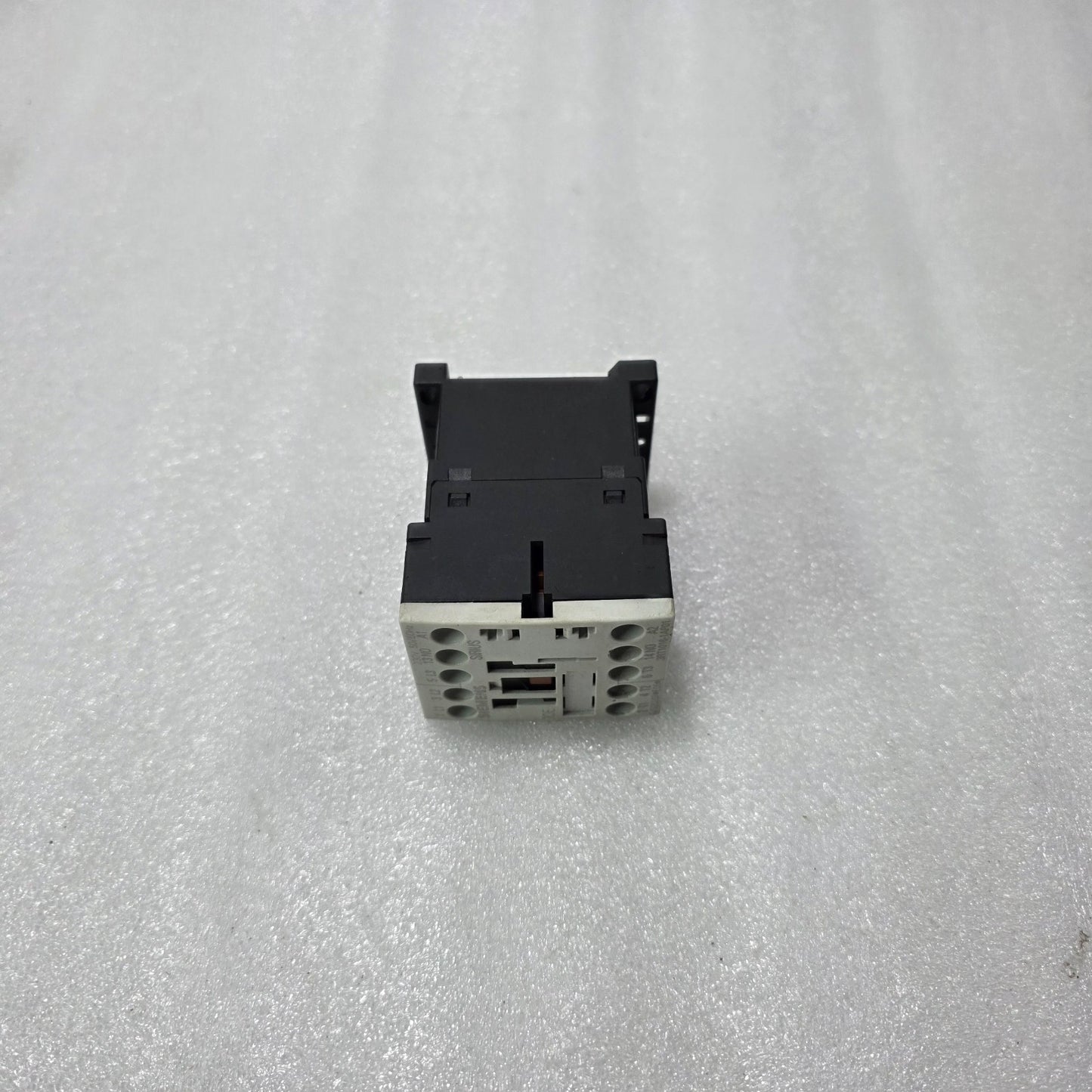 SIEMENS SIRIUS 3RT1016-1AP01 AC CONTACTOR 9A 3 POLE | 1NO | COIL 230V 50/60HZ