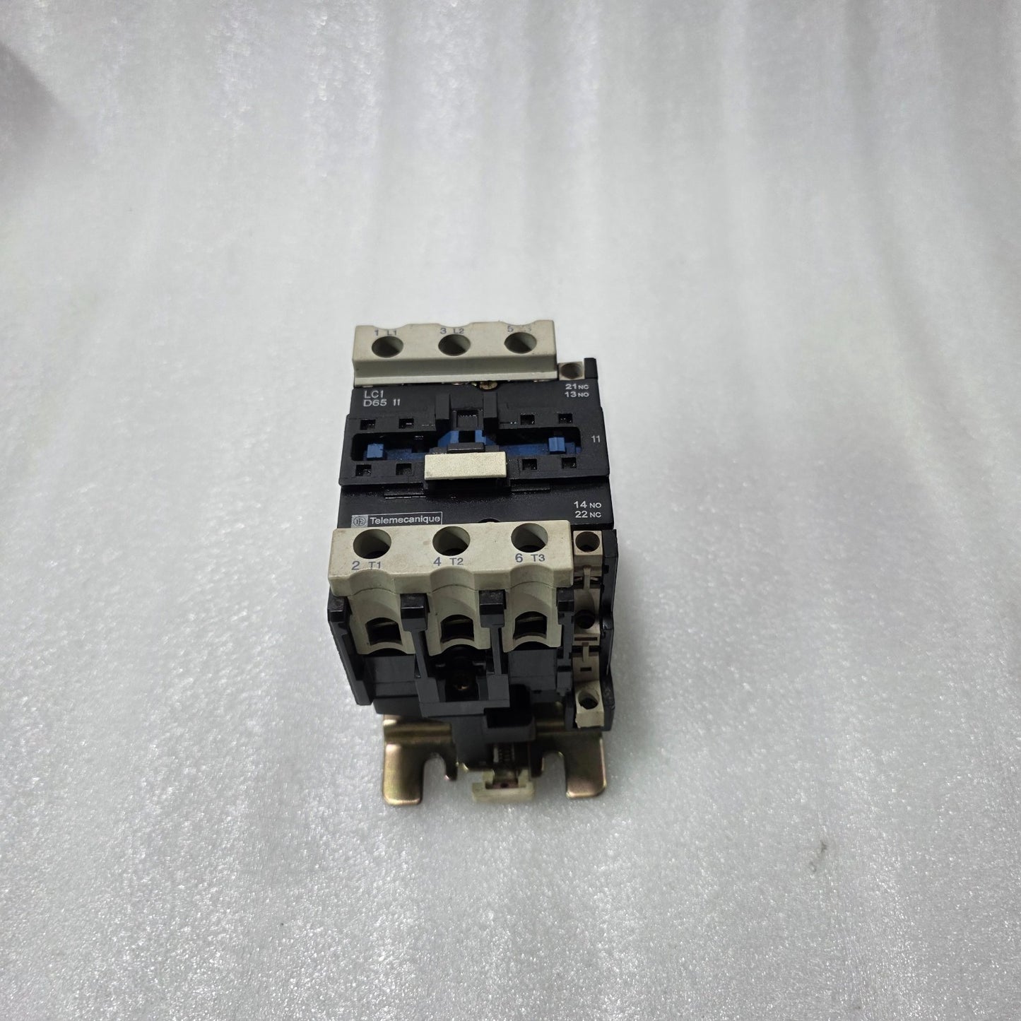 TELEMECANIQUE LC1D65 11 CONTACTOR – 65A AC3, 200–220V COIL, 1NO+1NC AUXILIARY, 3