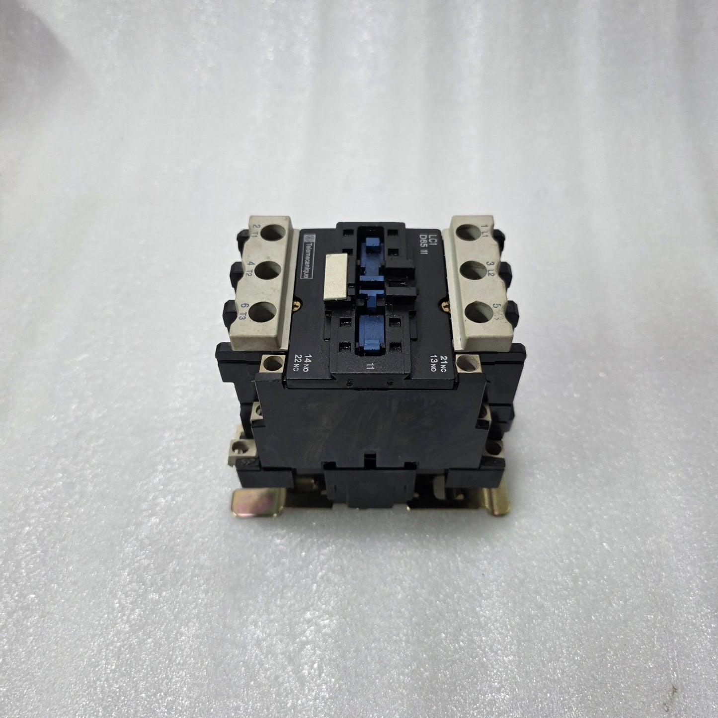 TELEMECANIQUE LC1D65 11 CONTACTOR – 65A AC3, 200–220V COIL, 1NO+1NC AUXILIARY, 3