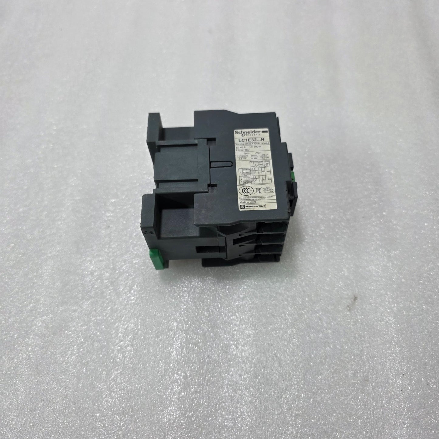 S ELECTRIC LC1E32 CONTACTOR – 32A AC3, 220V COIL, EASYPACT TVS MOTOR CONTROL