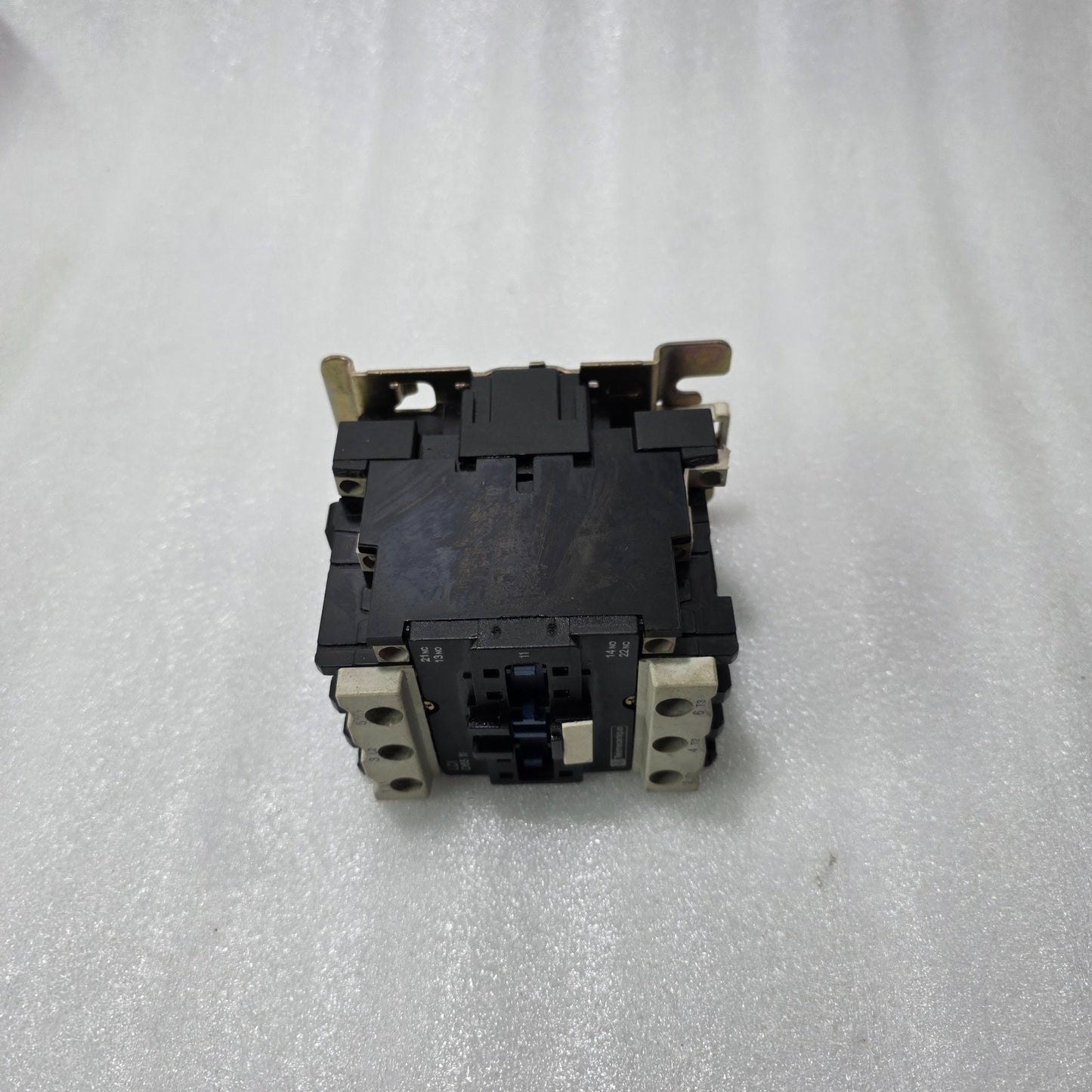 TELEMECANIQUE LC1D65 11 CONTACTOR – 65A AC3, 200–220V COIL, 1NO+1NC AUXILIARY, 3
