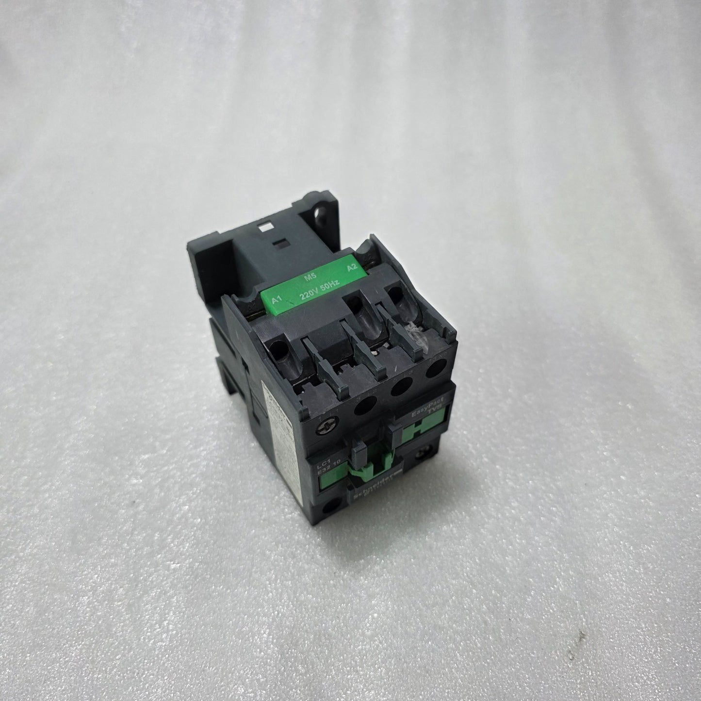 S ELECTRIC LC1E32 CONTACTOR – 32A AC3, 220V COIL, EASYPACT TVS MOTOR CONTROL