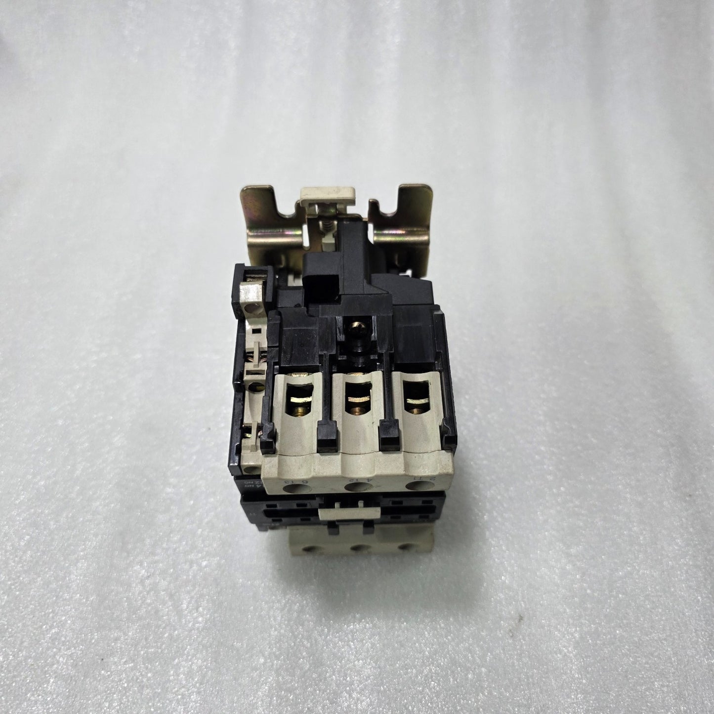 TELEMECANIQUE LC1D65 11 CONTACTOR – 65A AC3, 200–220V COIL, 1NO+1NC AUXILIARY, 3