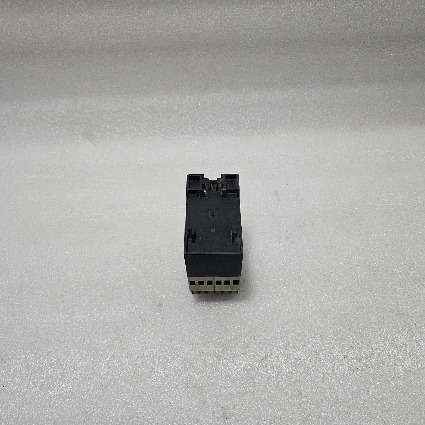 TELEMECANIQUE RM3LA111MU7 LIQUID LEVEL CONTROL RELAY, RM3 SERIES DAMAGE