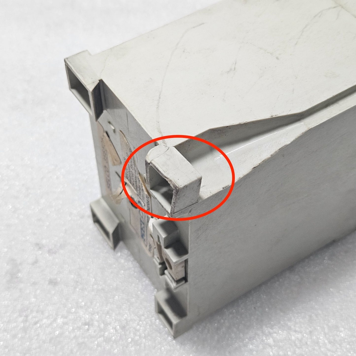 SELCO T3200-01 INSULATION MONITOR RELAY | 380–440V AC SUPPLY | DAMAGED ON BOTTOM