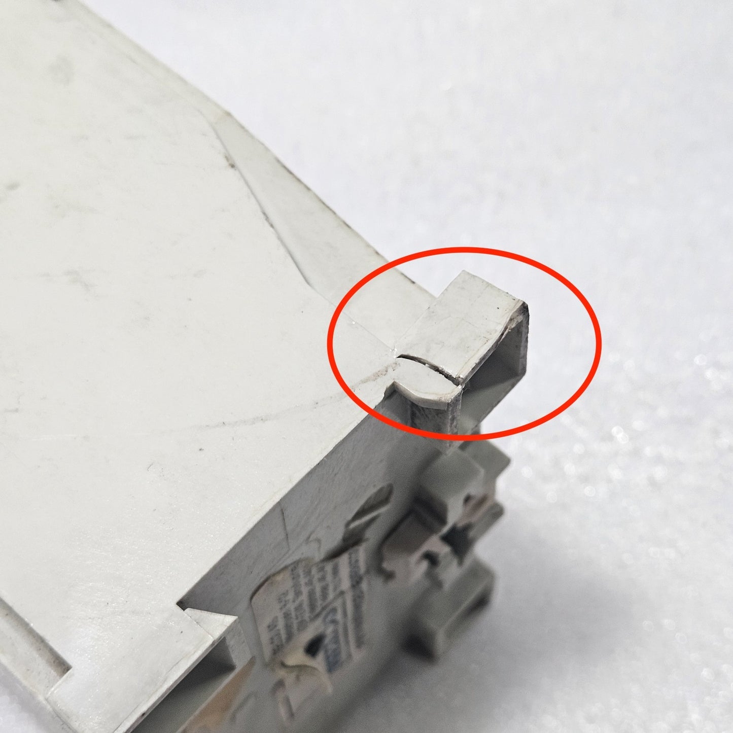 SELCO T3200-01 INSULATION MONITOR RELAY | 380–440V AC SUPPLY | DAMAGED ON BOTTOM