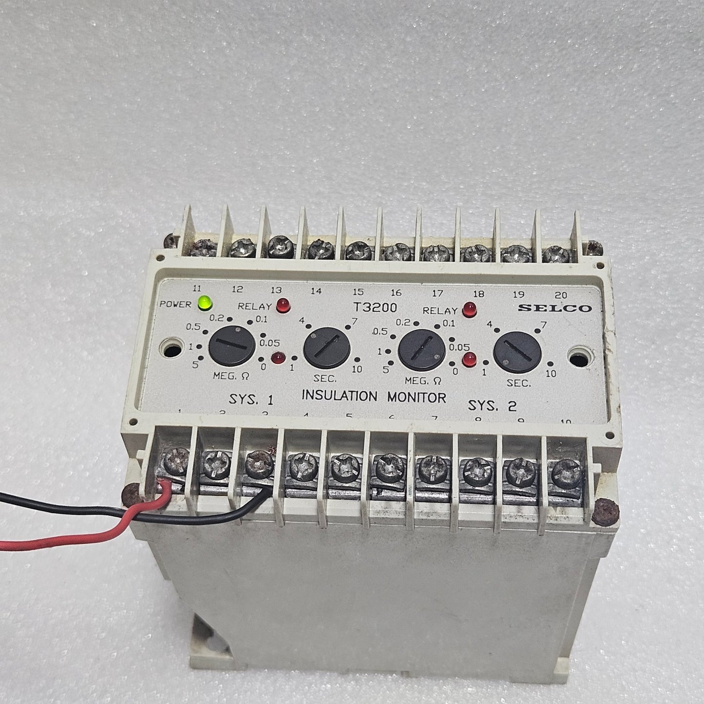 SELCO T3200-01 INSULATION MONITOR RELAY | 380–440V AC SUPPLY | DAMAGED ON BOTTOM