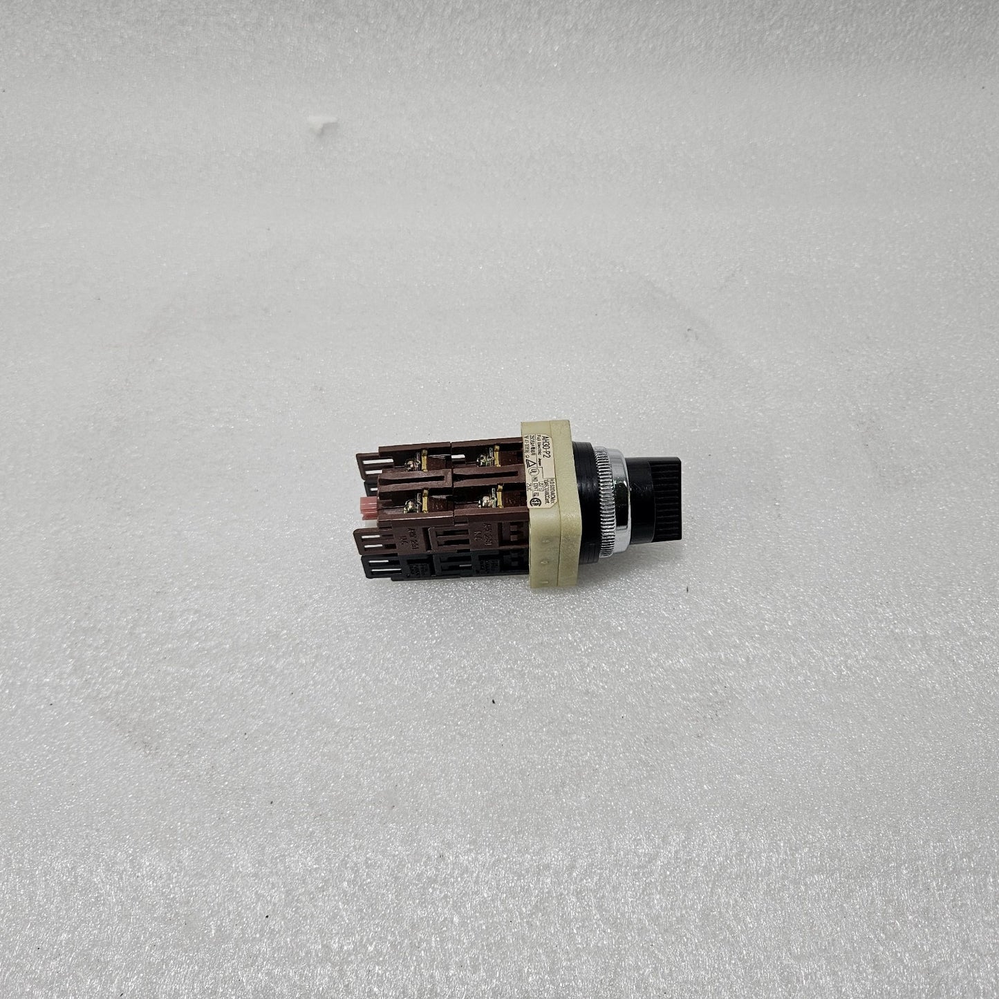 FUJI ELECTRIC AH30-P2 SELECTOR SWITCH 10A 600VAC 2-POSITION