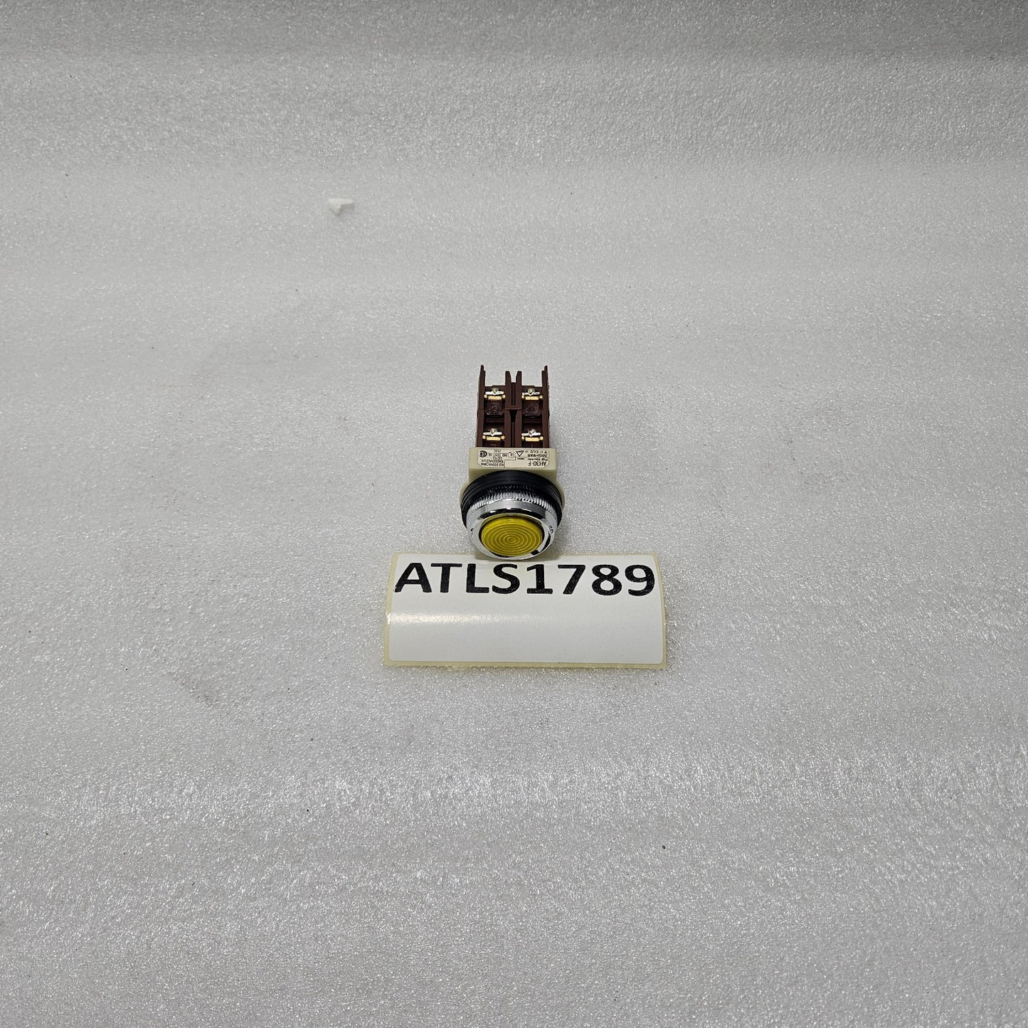 FUJI ELECTRIC AH30-F PUSH BUTTON SWITCH 600VAC 10A INDUSTRIAL CONTROL