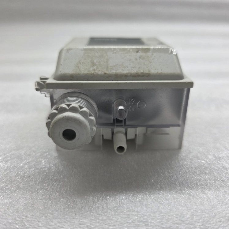 SIEMENS QBM2030-30  DIFFERENTIAL PRESSURE SENSOR