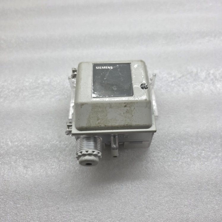 SIEMENS QBM2030-30  DIFFERENTIAL PRESSURE SENSOR
