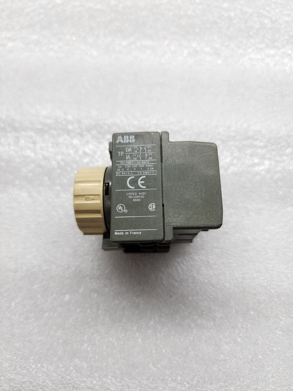 ABB TP 40IA OFF DELAY TIMER 1SBN020301R1000 NEW BUT PLASTIC PART IS BROKEN