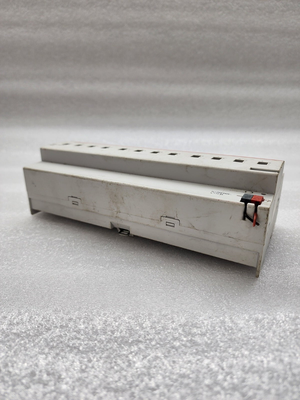 ABB SA/S 12.10.2.1 SWITCH ACTUATOR 2CDG110158R0011