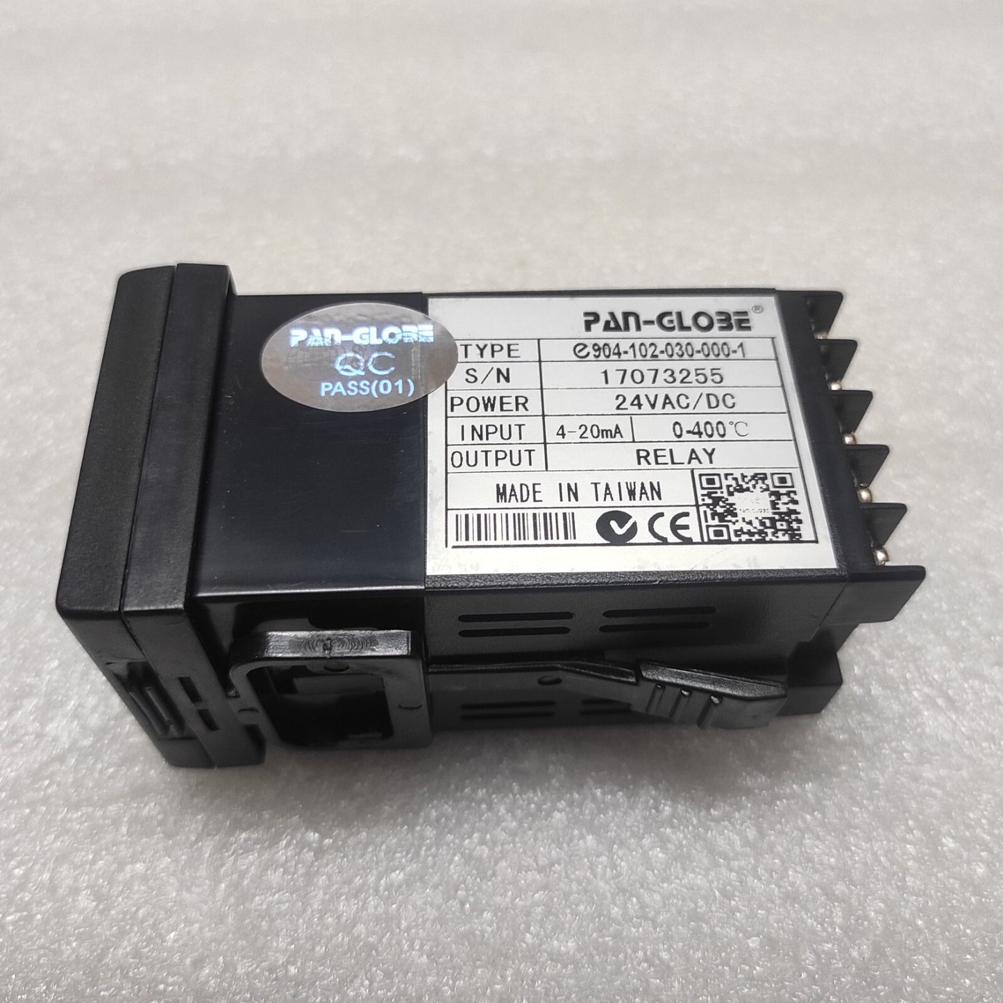 PAN GLOBE E904-102-030-000-1 DIGITAL TEMPERATURE CONTROLLER 24VAC/DC
