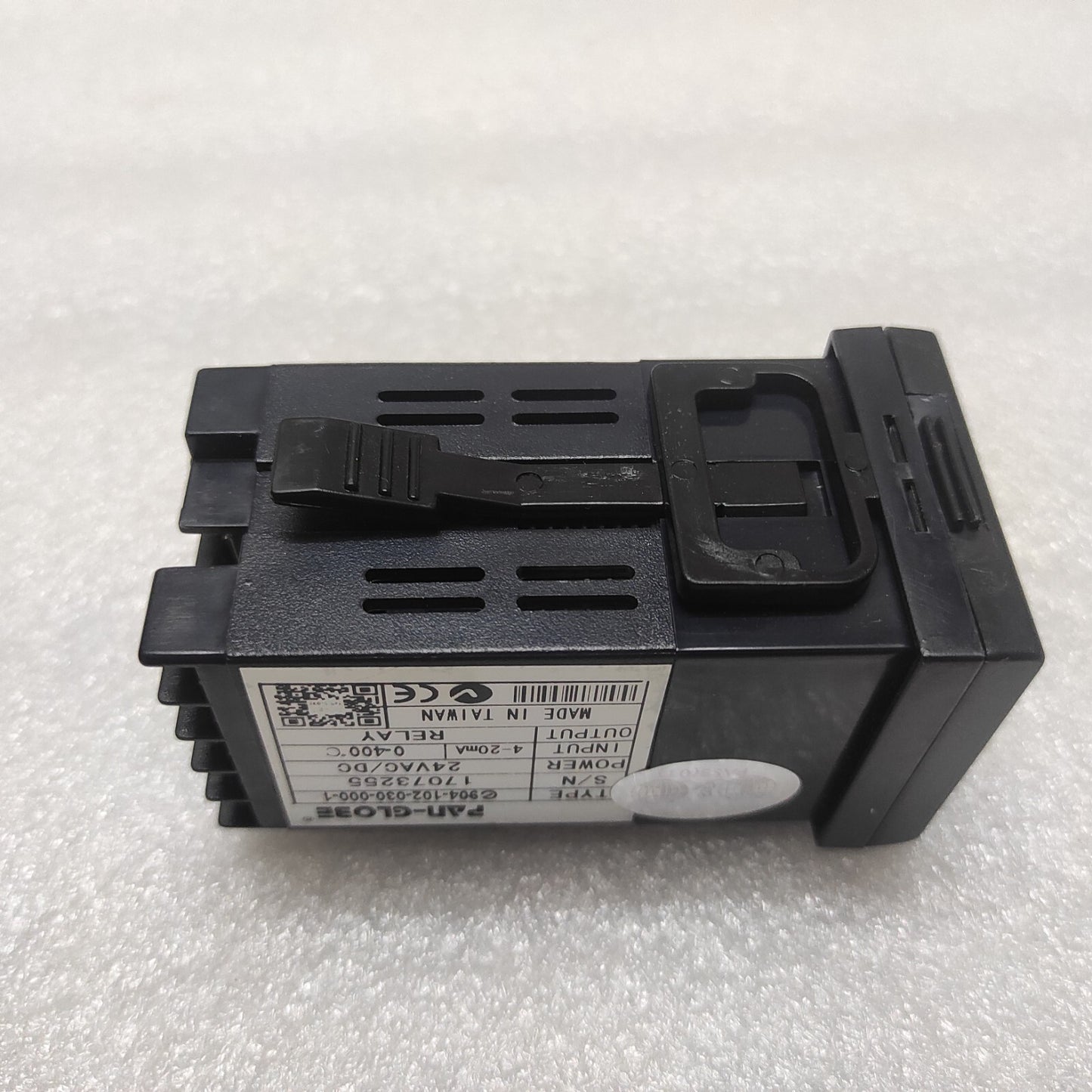 PAN GLOBE E904-102-030-000-1 DIGITAL TEMPERATURE CONTROLLER 24VAC/DC