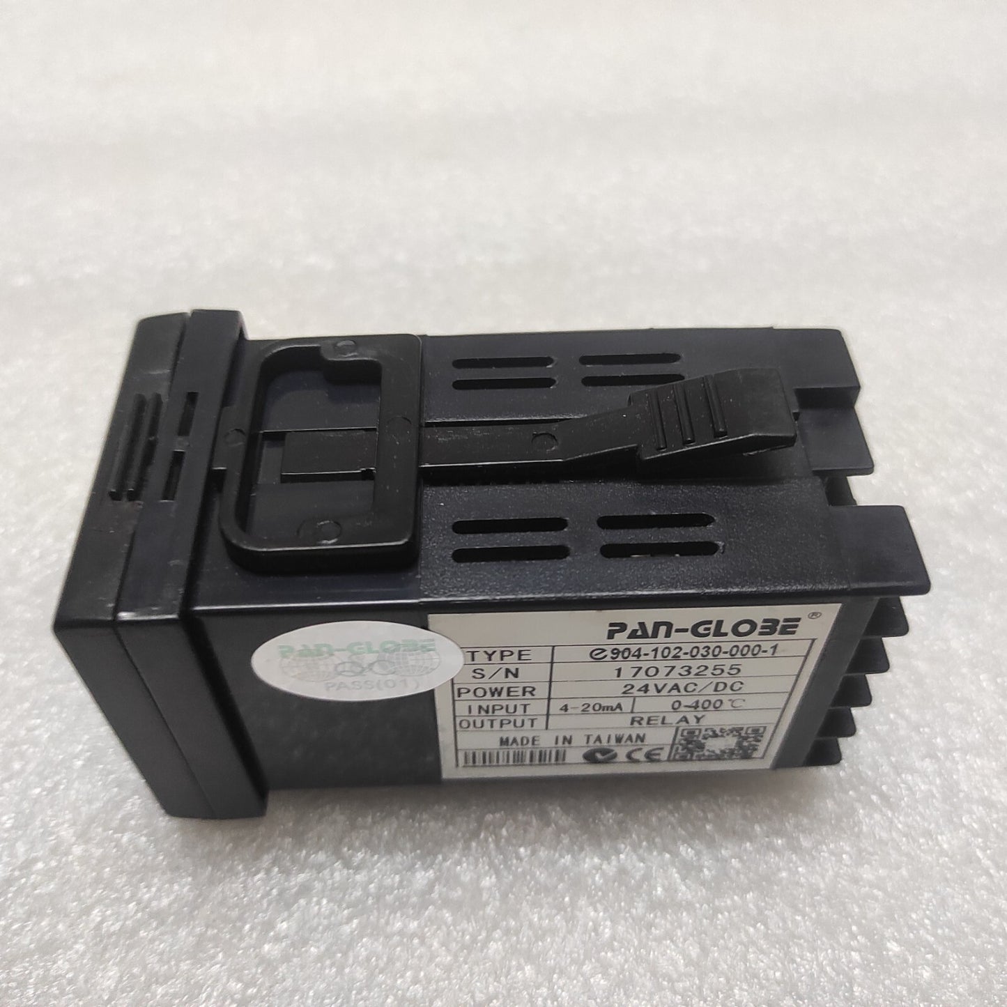PAN GLOBE E904-102-030-000-1 DIGITAL TEMPERATURE CONTROLLER 24VAC/DC