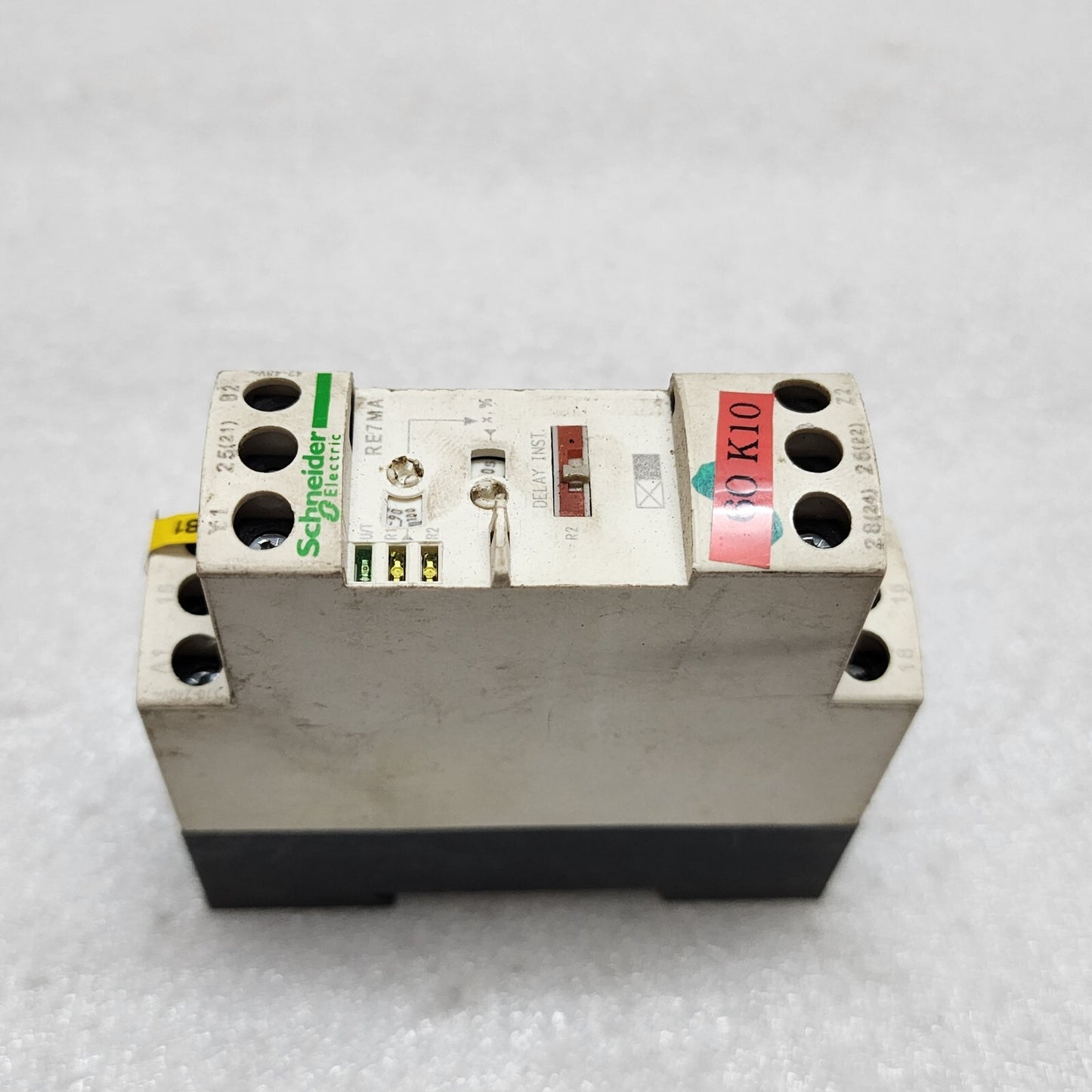 RE7MA13BU SYMMETRICAL ON AND OFF DELAY TIMING RELAY 0.05S-300H 110-240VAC/24VAC