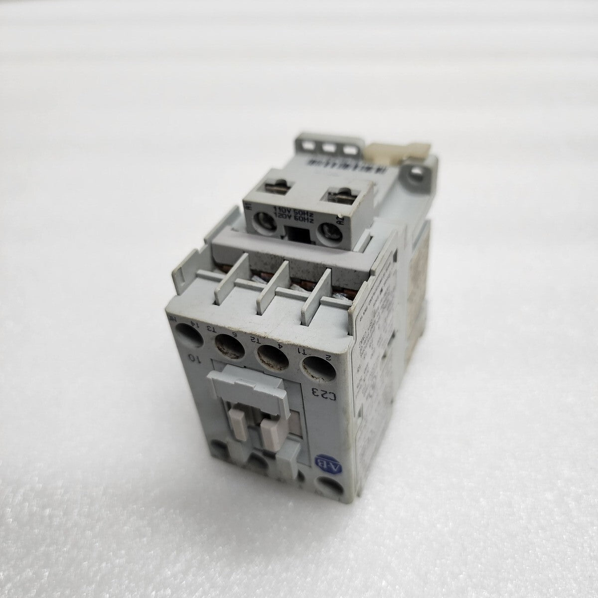ALLEN BRADLEY CAT 100-C23-10 SER C MAGNETIC CONTACTOR 32A COIL VOLTAGE 110-120V