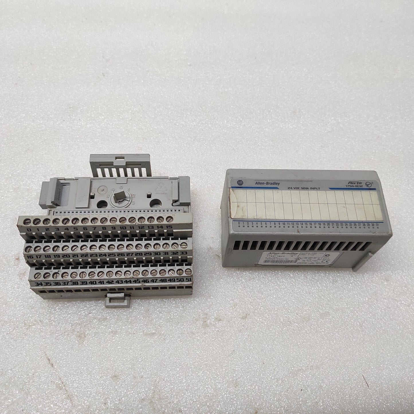ALLEN BRADLEY CAT 1794-IB32 FLEX I/O DIGITAL INPUT MODULE 1794-TB32 92415471