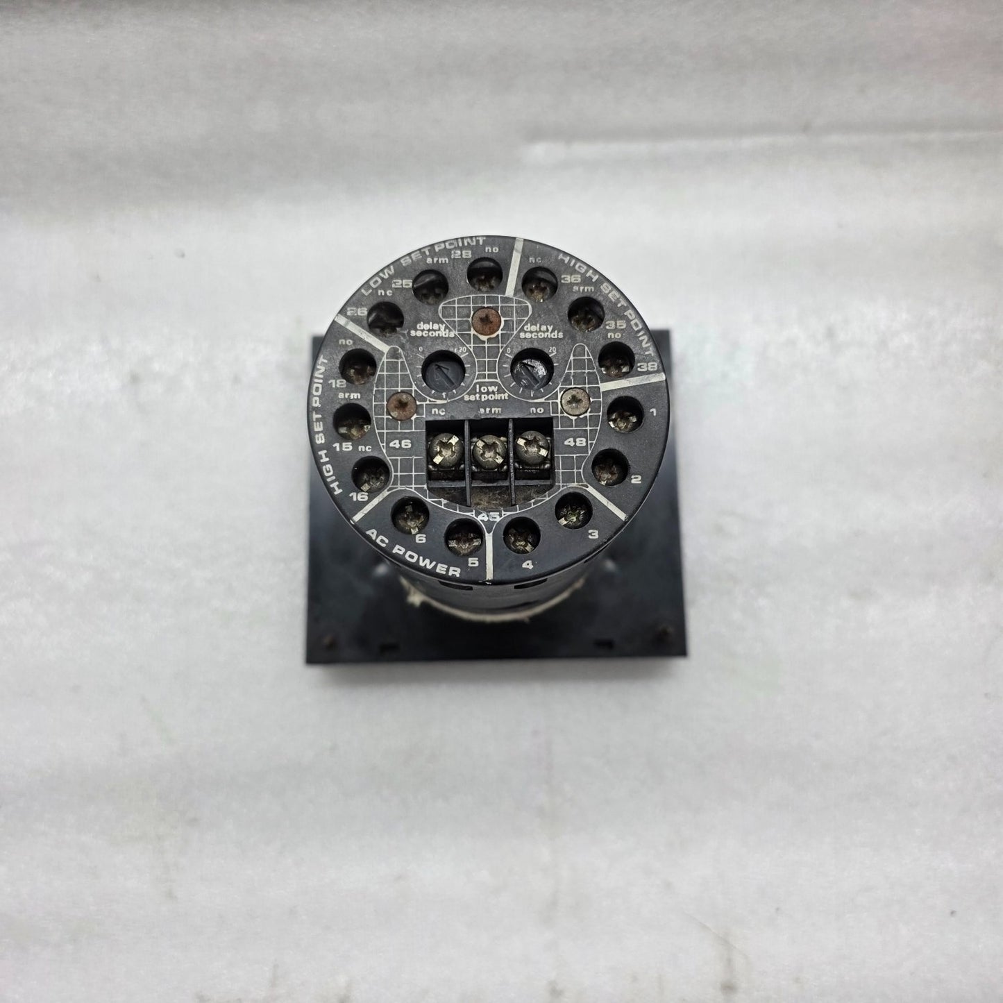 CROMPTON 239-302A-HHXX-AC AC VOLTS METER  120V
