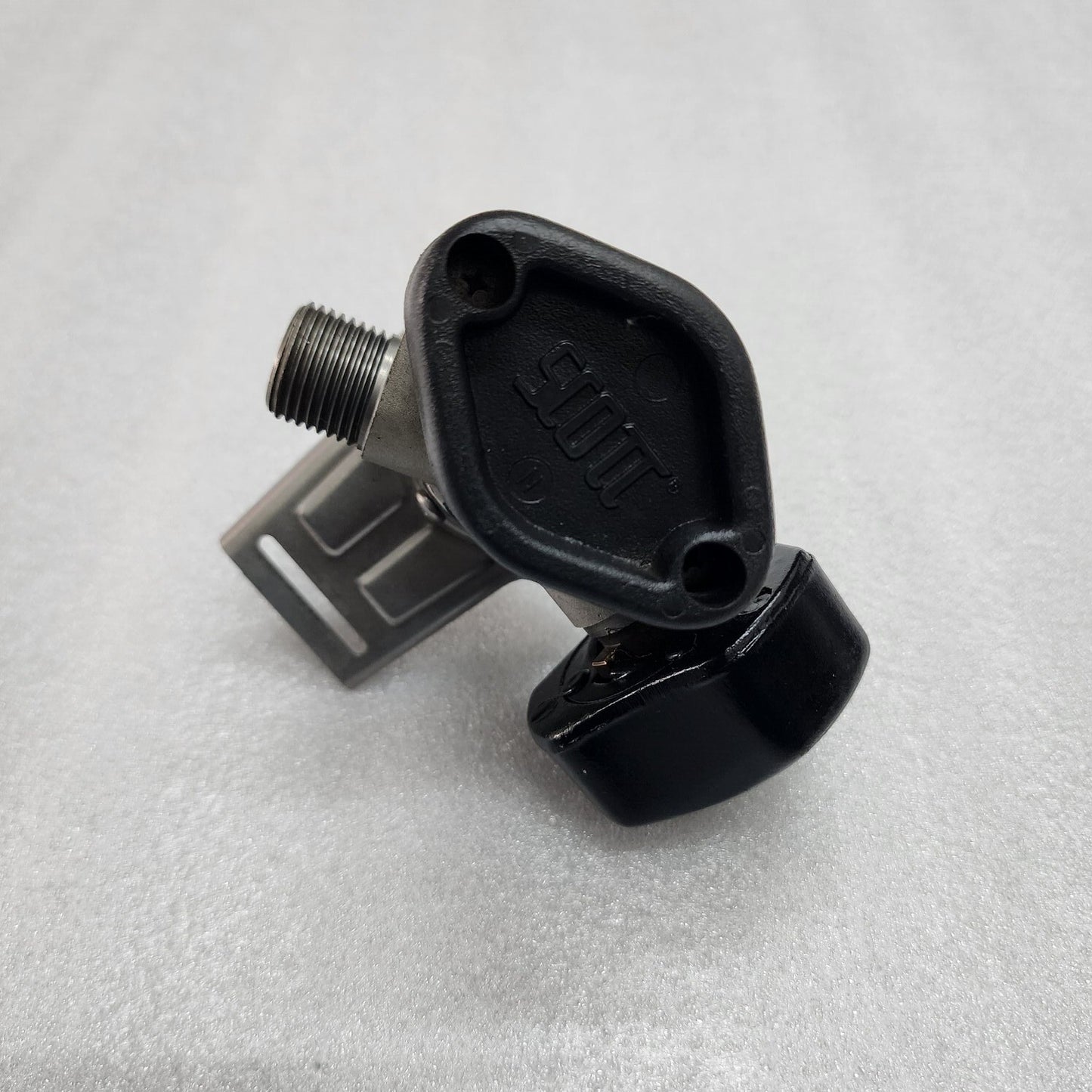 SCOTT BREATHING AIR CYLINDER VALVE 2500 PSI THREAD M18