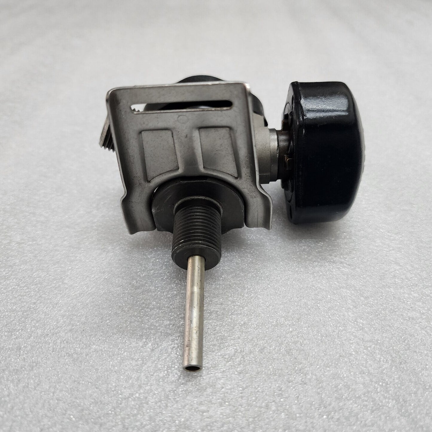 SCOTT BREATHING AIR CYLINDER VALVE 2500 PSI THREAD M18