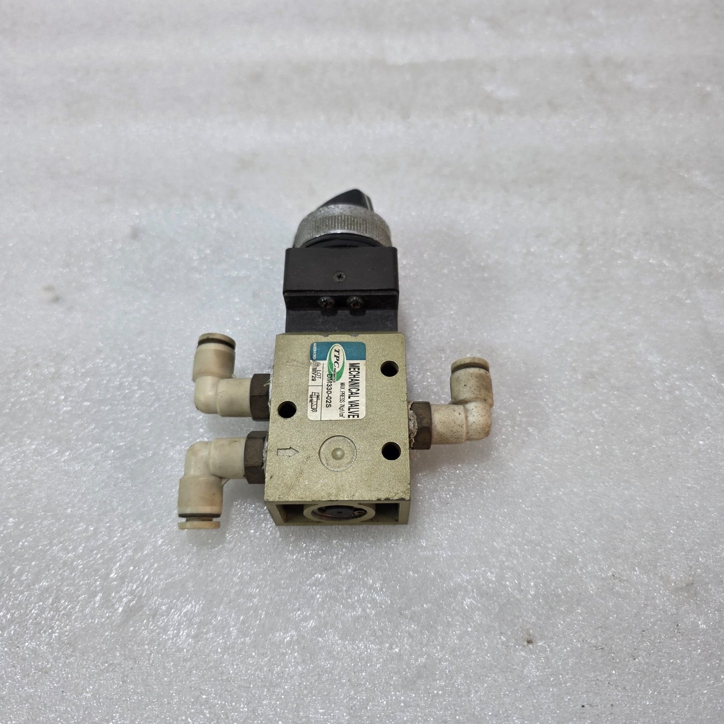 TPC DM330-02S MECHANICAL VALVE PNEUMATIC DIRECTIONAL CONTROL VALVE MAX 7 KG/CM²