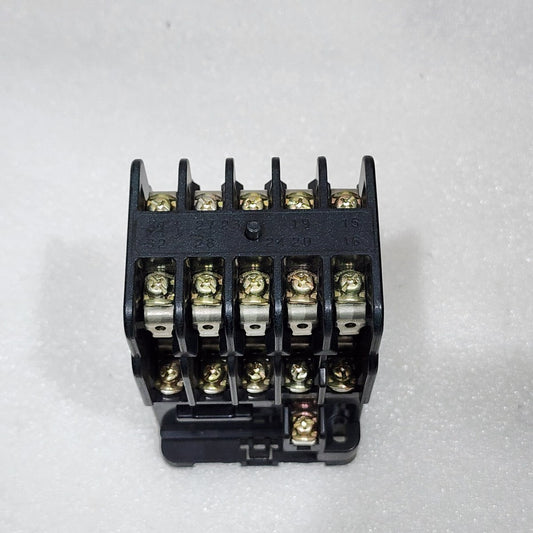 FUJI ELECTRIC SRC 50-4F/X AUX RELAY COIL VOLTAGE 200-240V