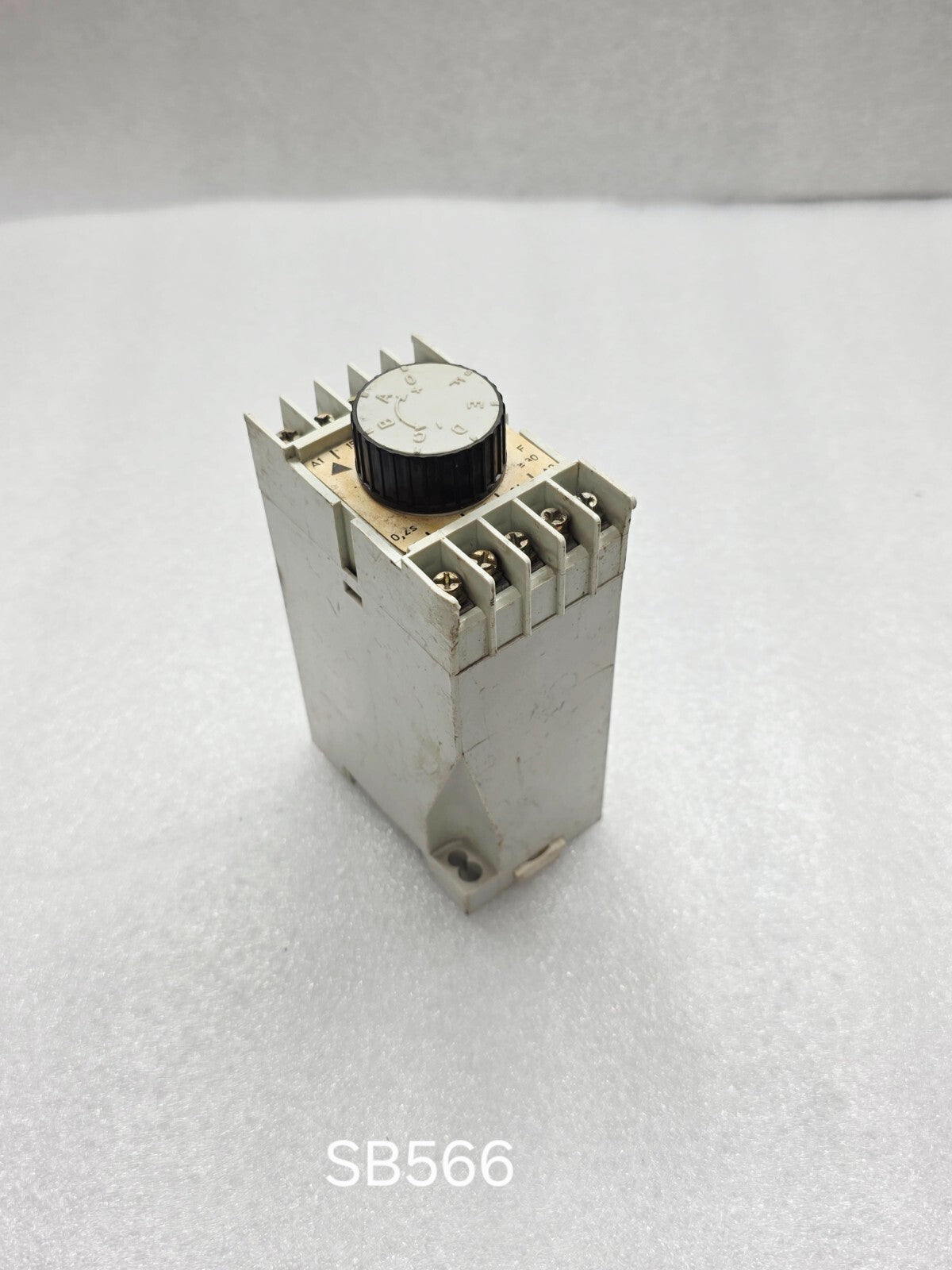 DOLD AA7562.32 TIMER RELAY 220VAC