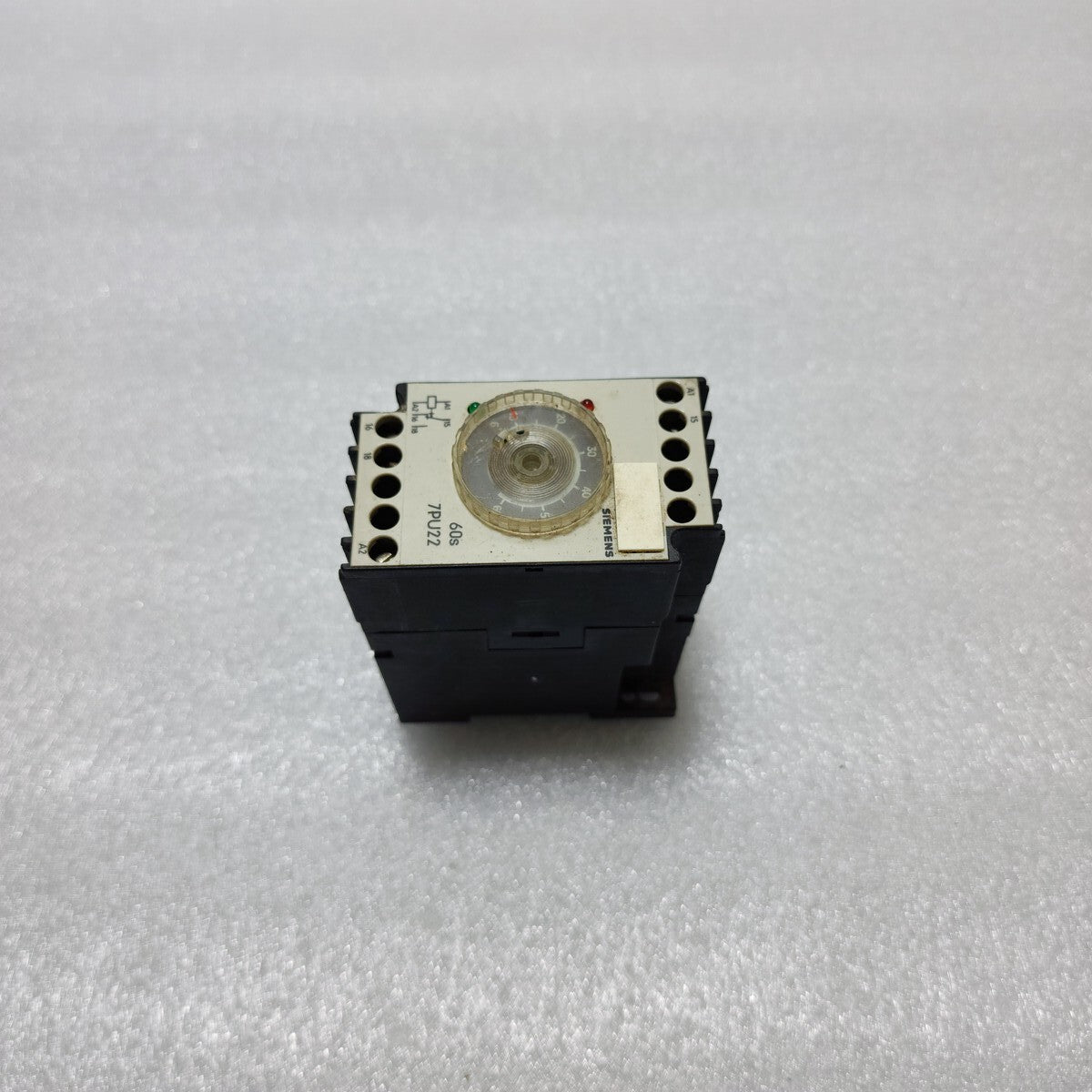 SIEMENS 7PU2240-2AN20 TIMER RELAY 220-240V