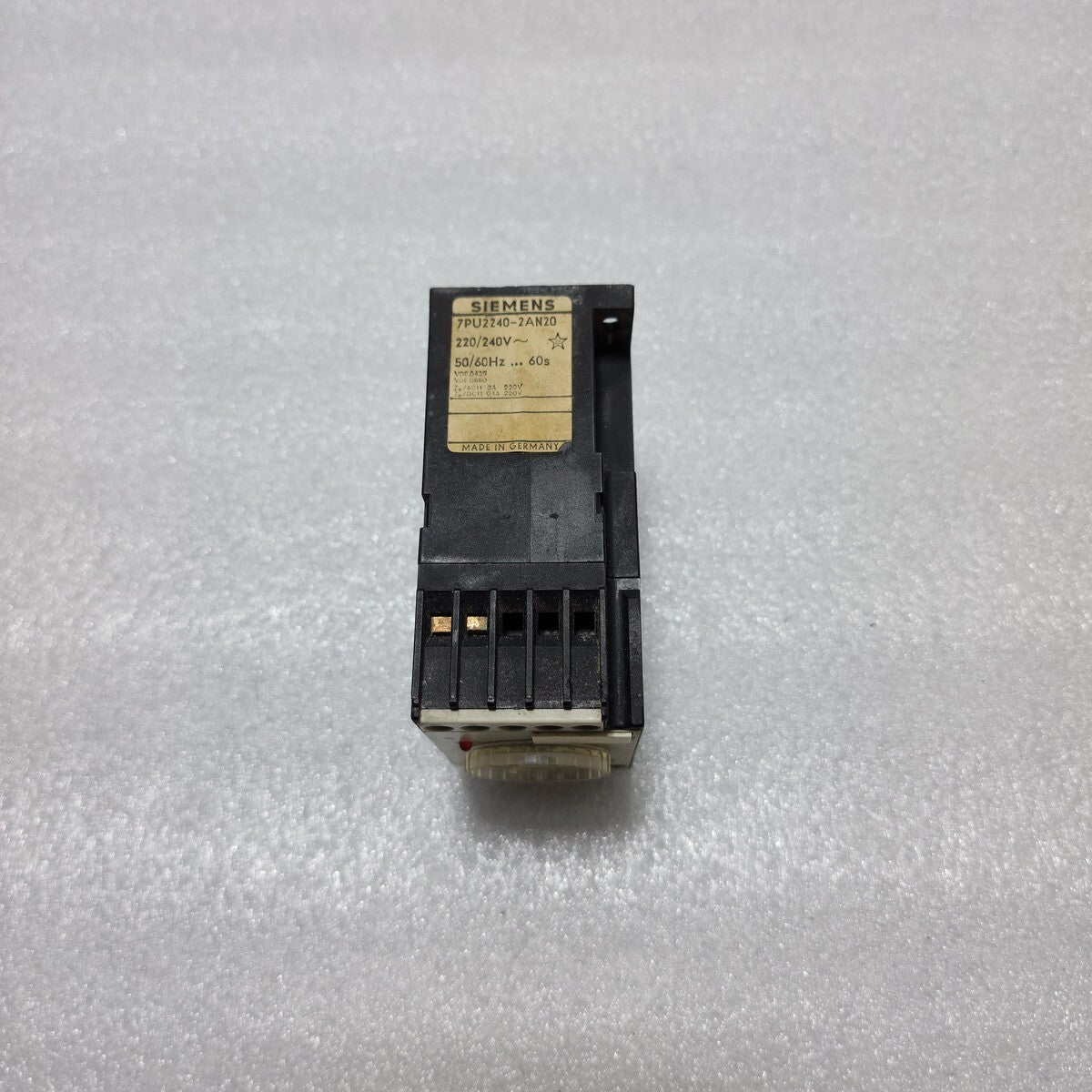 SIEMENS 7PU2240-2AN20 TIMER RELAY 220-240V