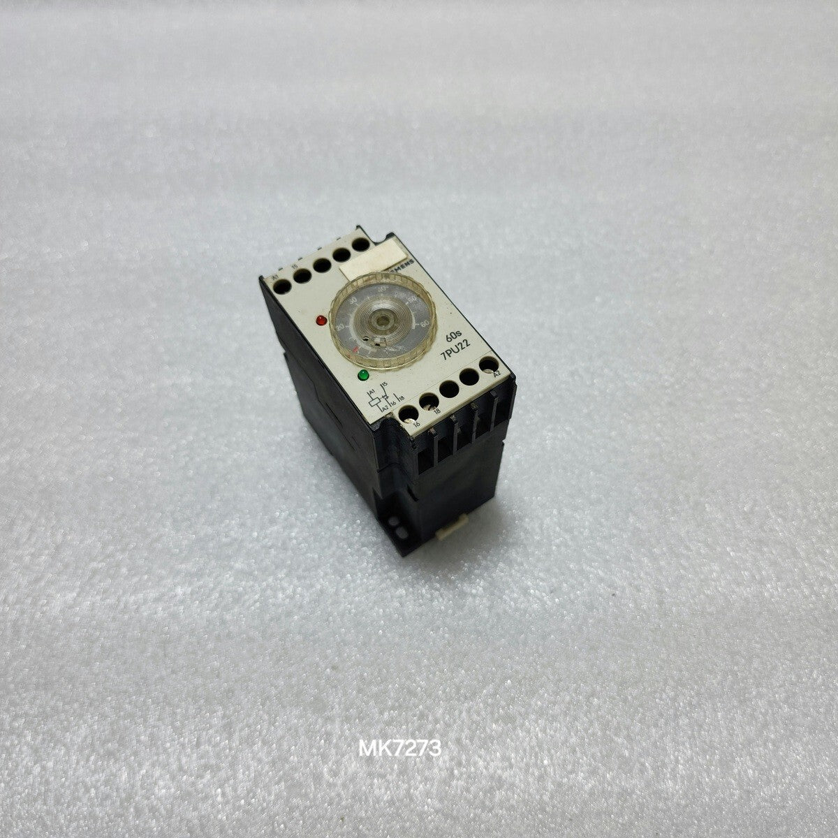 SIEMENS 7PU2240-2AN20 TIMER RELAY 220-240V
