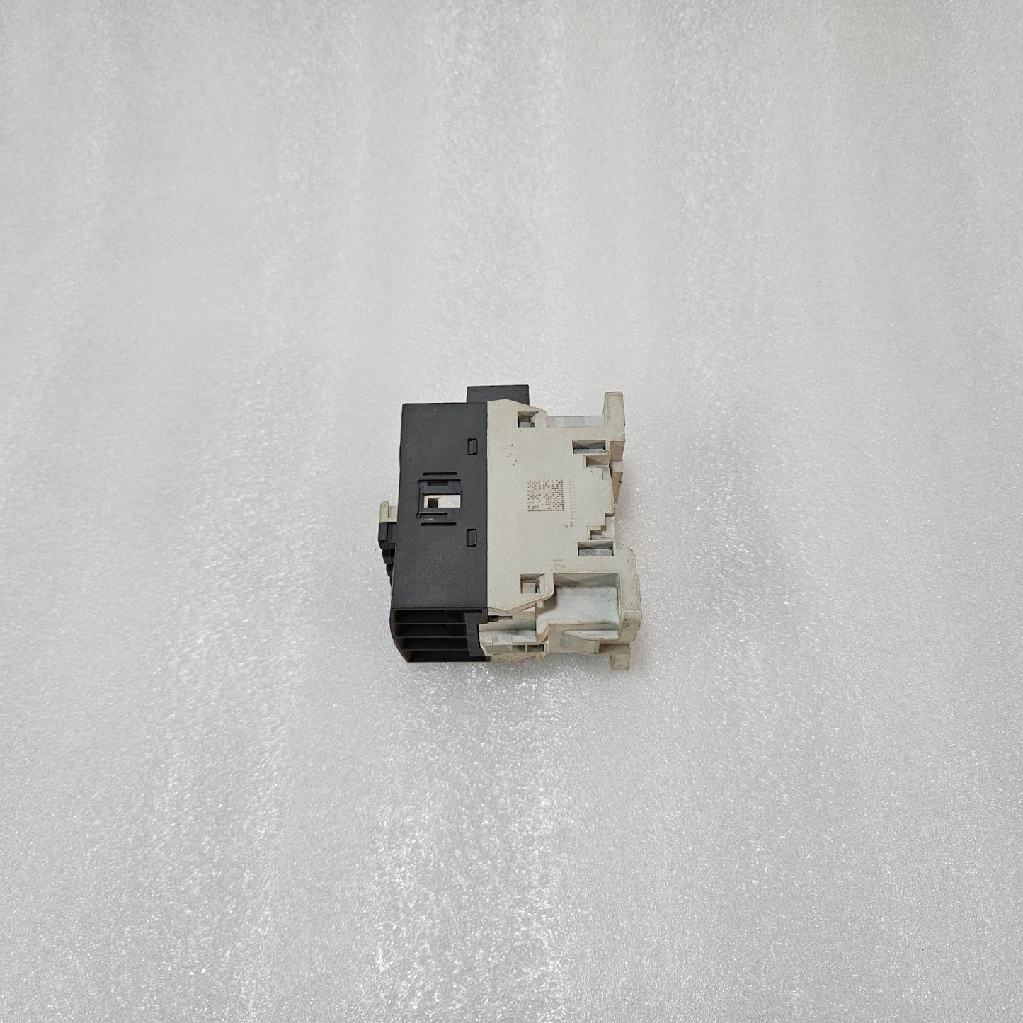 ABB AF09Z-30-10-21 CONTACTOR | 3 POLE 9A | 1NO AUXILIARY | 24-60V AC/DC COIL
