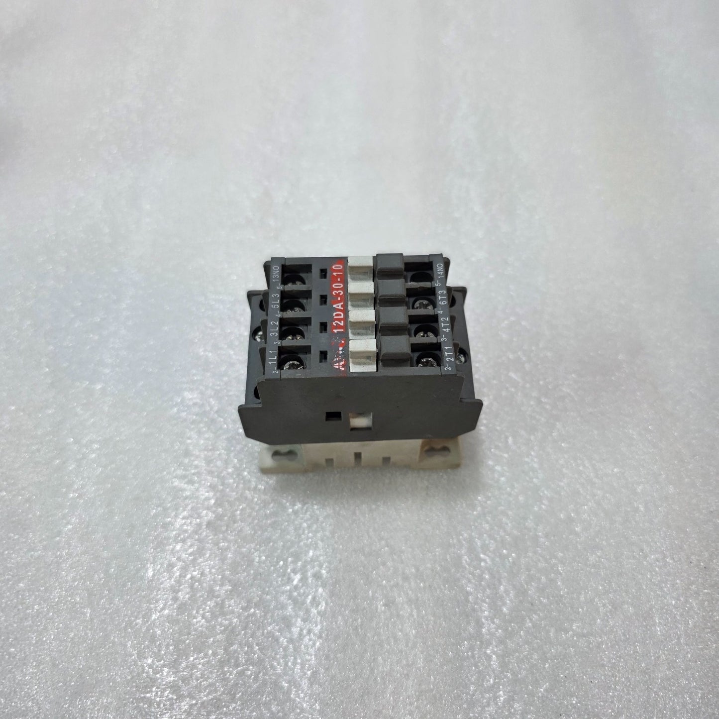 ABB A12DA-30-10 CONTACTOR 3 POLE 25A AC-3 5.5KW 400V COIL 200-220V