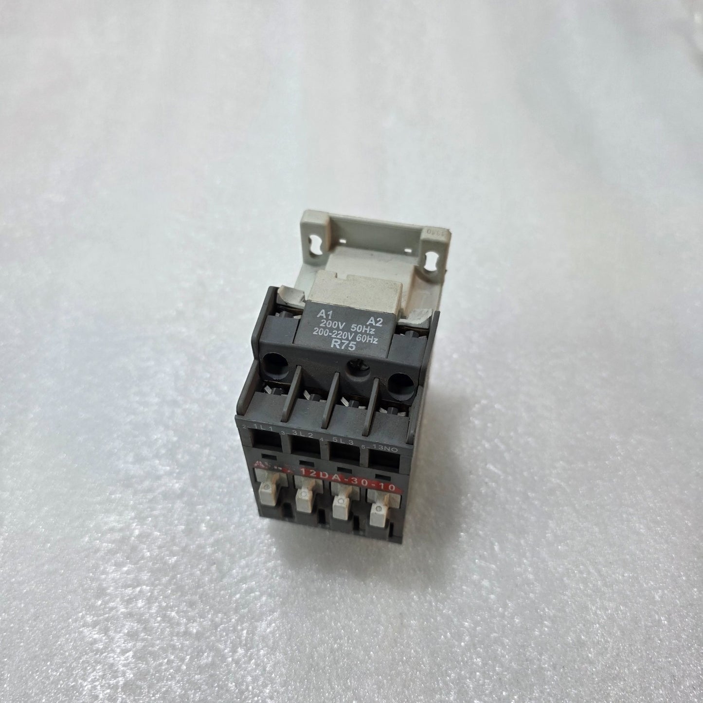 ABB A12DA-30-10 CONTACTOR 3 POLE 25A AC-3 5.5KW 400V COIL 200-220V