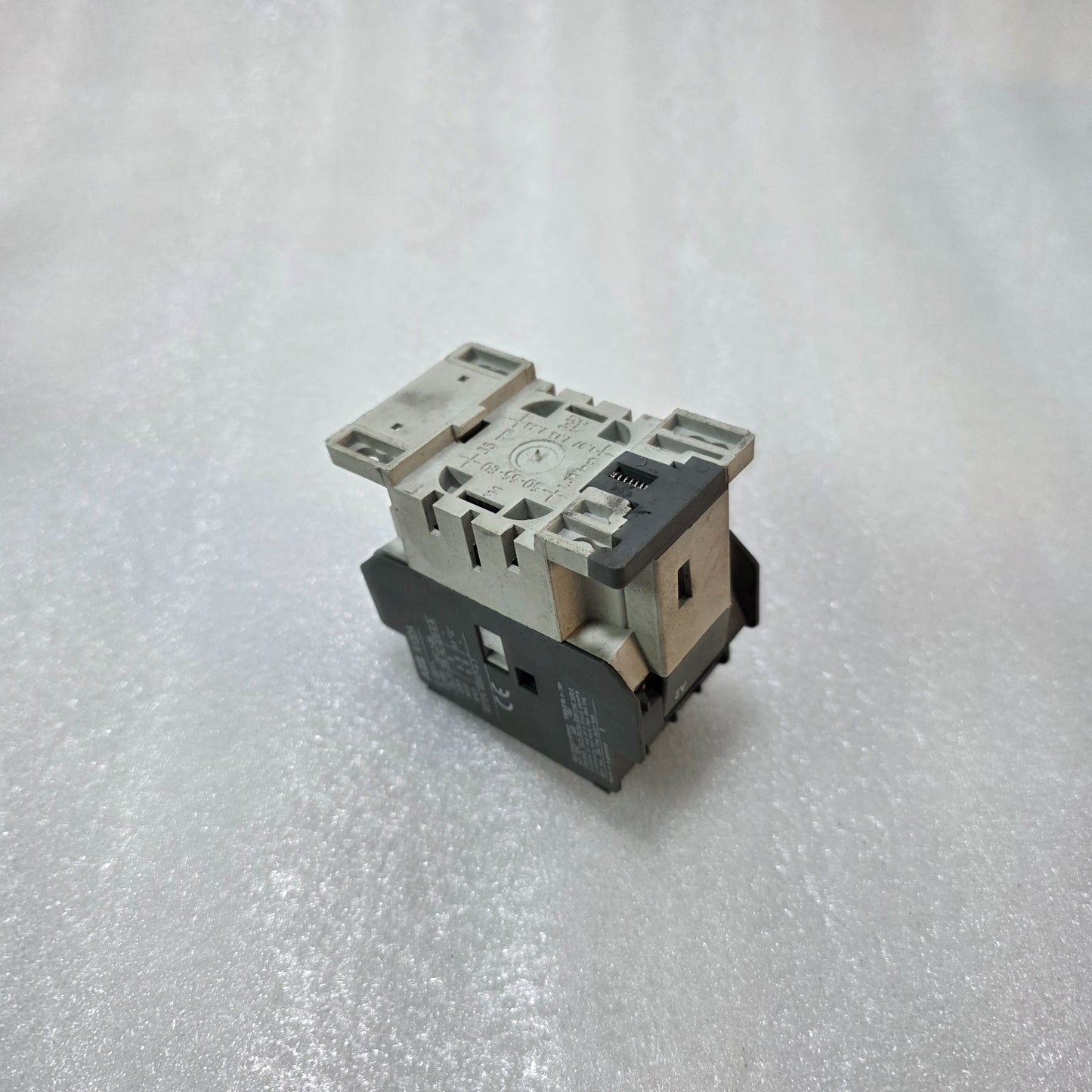 ABB A12DA-30-10 CONTACTOR 3 POLE 25A AC-3 5.5KW 400V COIL 200-220V