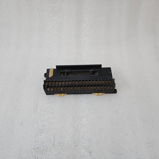 YOSHIDA ELECTRIC PS7D-40V4 INTERFACE MODULE / CONNECTOR UNIT 125V 1A INDUSTRIAL