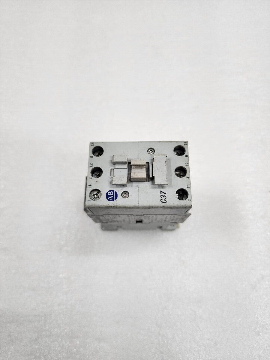 ALLEN BRADLEY CAT 100-C37-00 SER C MAGNETIC CONTACTOR COIL VOLTAGE 230VAC