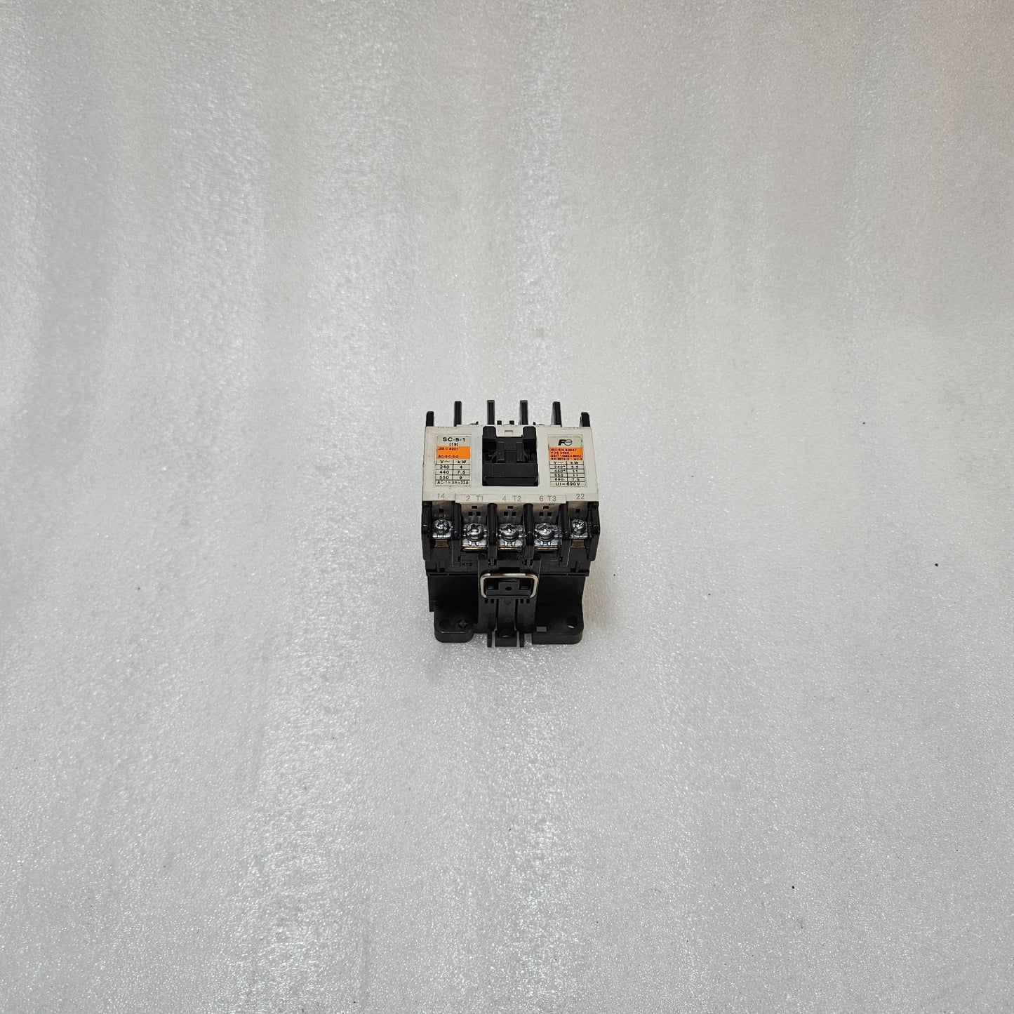 FUJI ELECTRIC SC-5-1 MAGNETIC CONTACTOR 32A AC-3 MOTOR DUTY 100-110V AC COIL