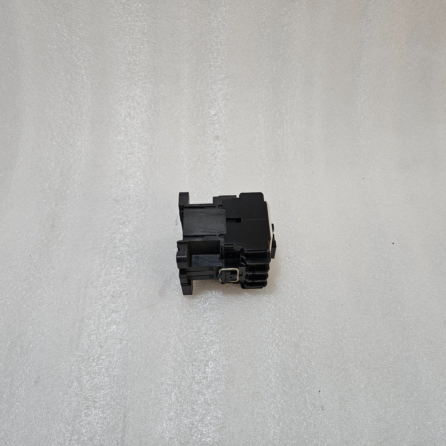 FUJI ELECTRIC SC-5-1 MAGNETIC CONTACTOR 32A AC-3 MOTOR DUTY 100-110V AC COIL