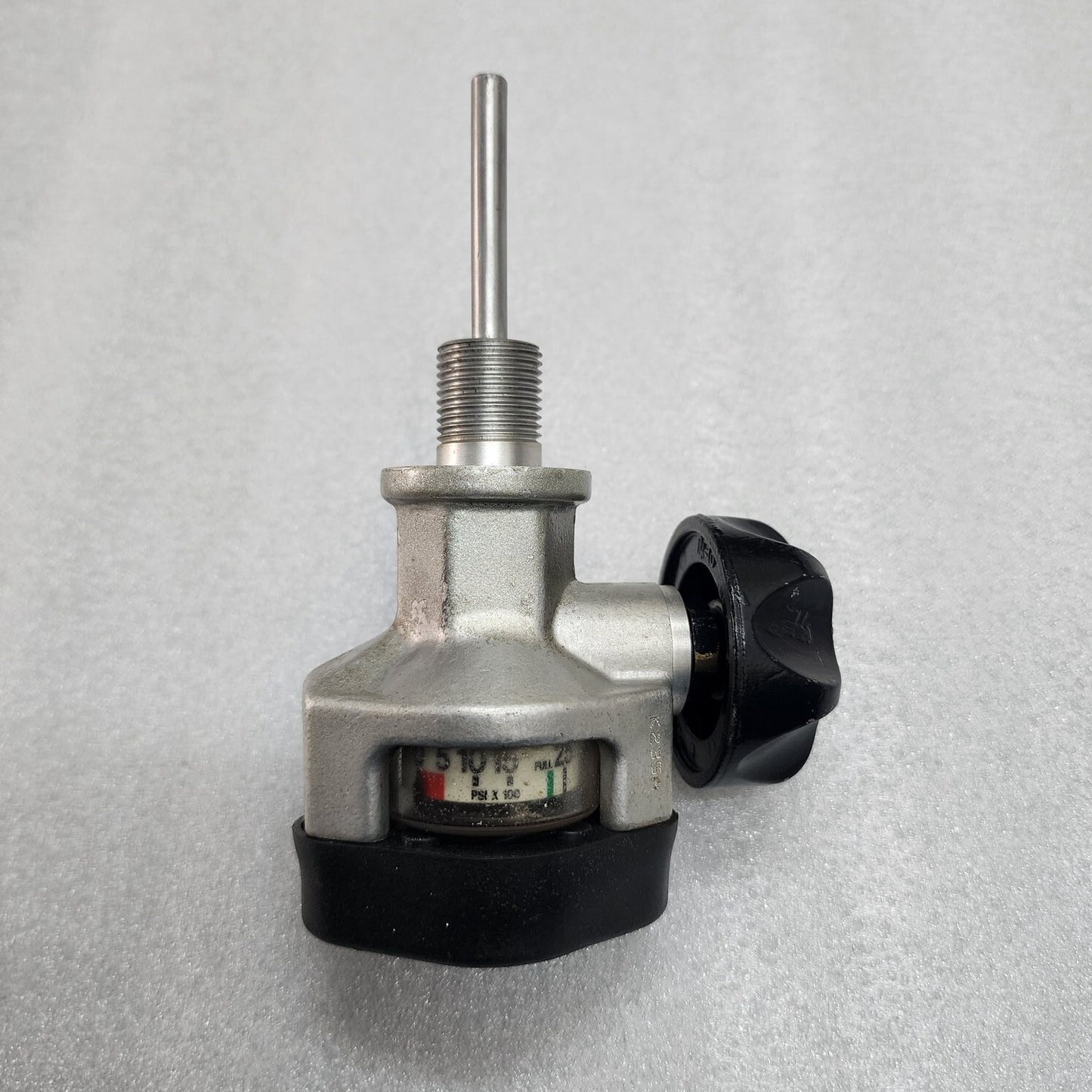 SCOTT BREATHING AIR CYLINDER VALVE 2500 PSI M18