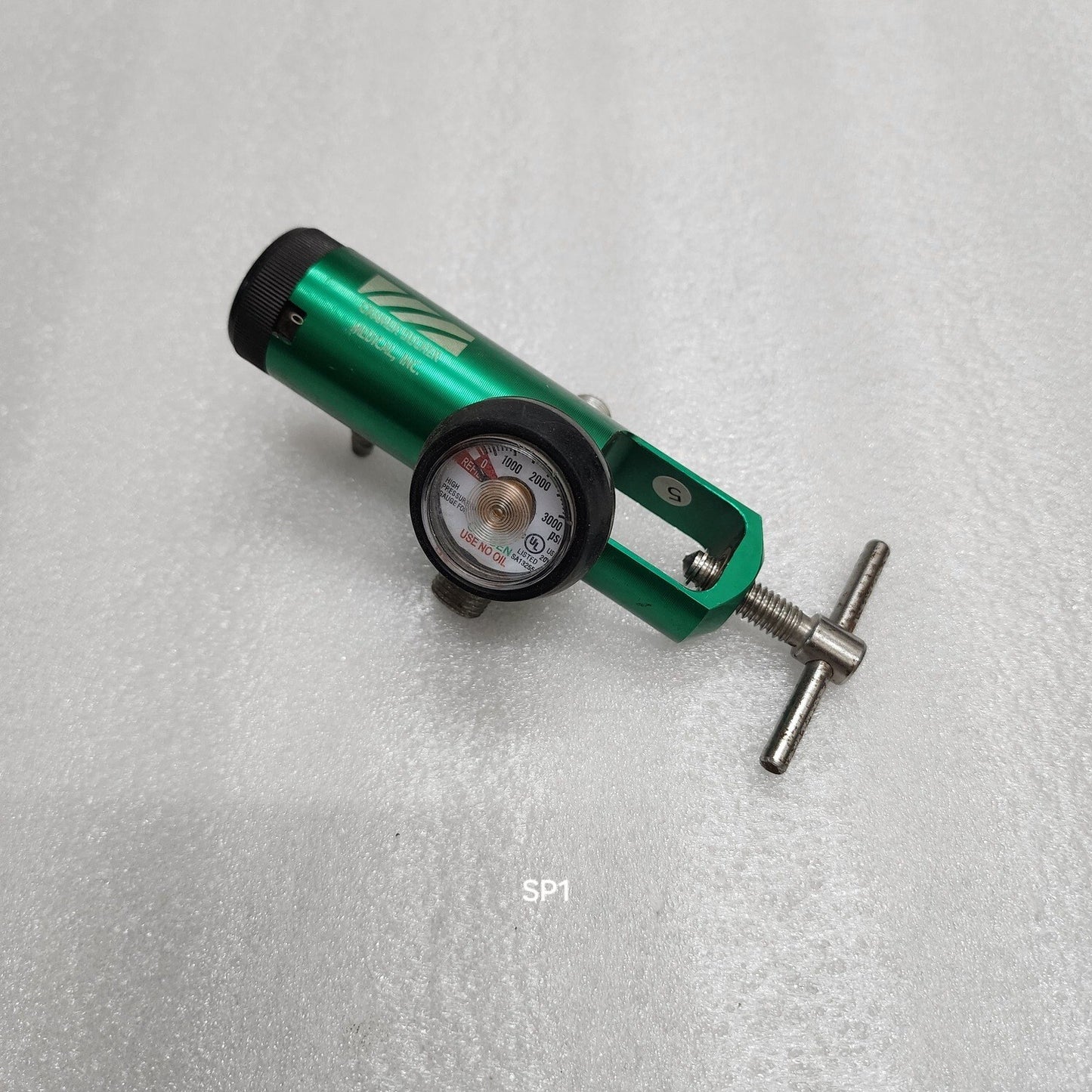 CRAMER DECKER AREG8725-B2D OXYGEN REGULATOR
