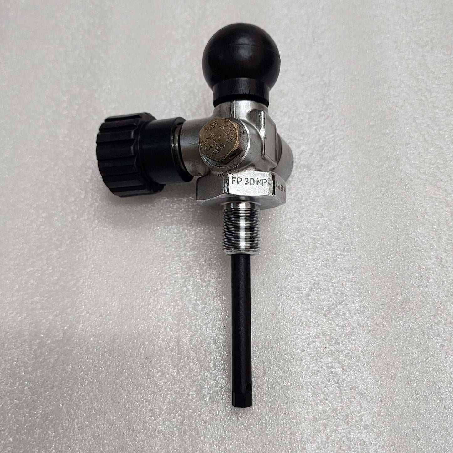 DRAGER AUSTRALIAN BREATHING AIR CYLINDER VALVE 300 BAR THREAD M18