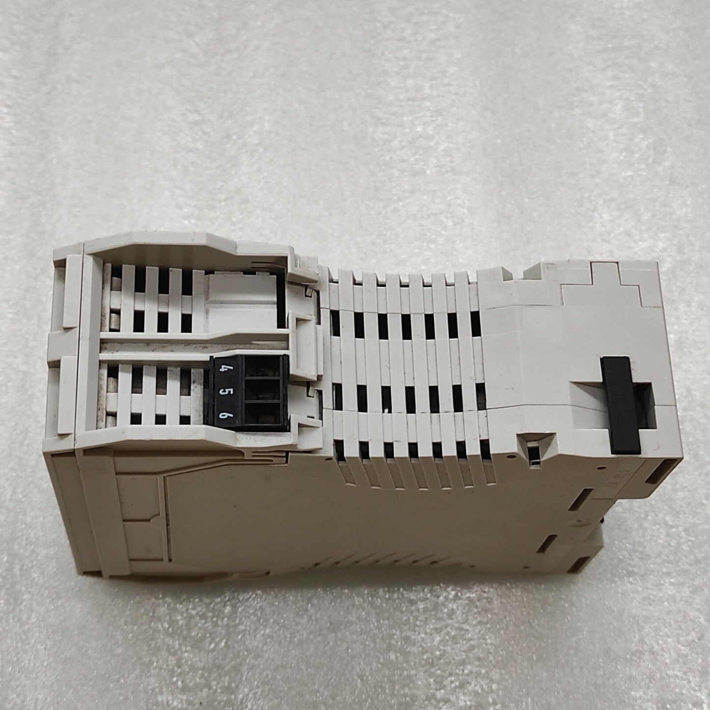 ALLEN BRADLEY STRATIX 2000 CAT 1783-US08T UNMANAGED ETHERNET SWITCH