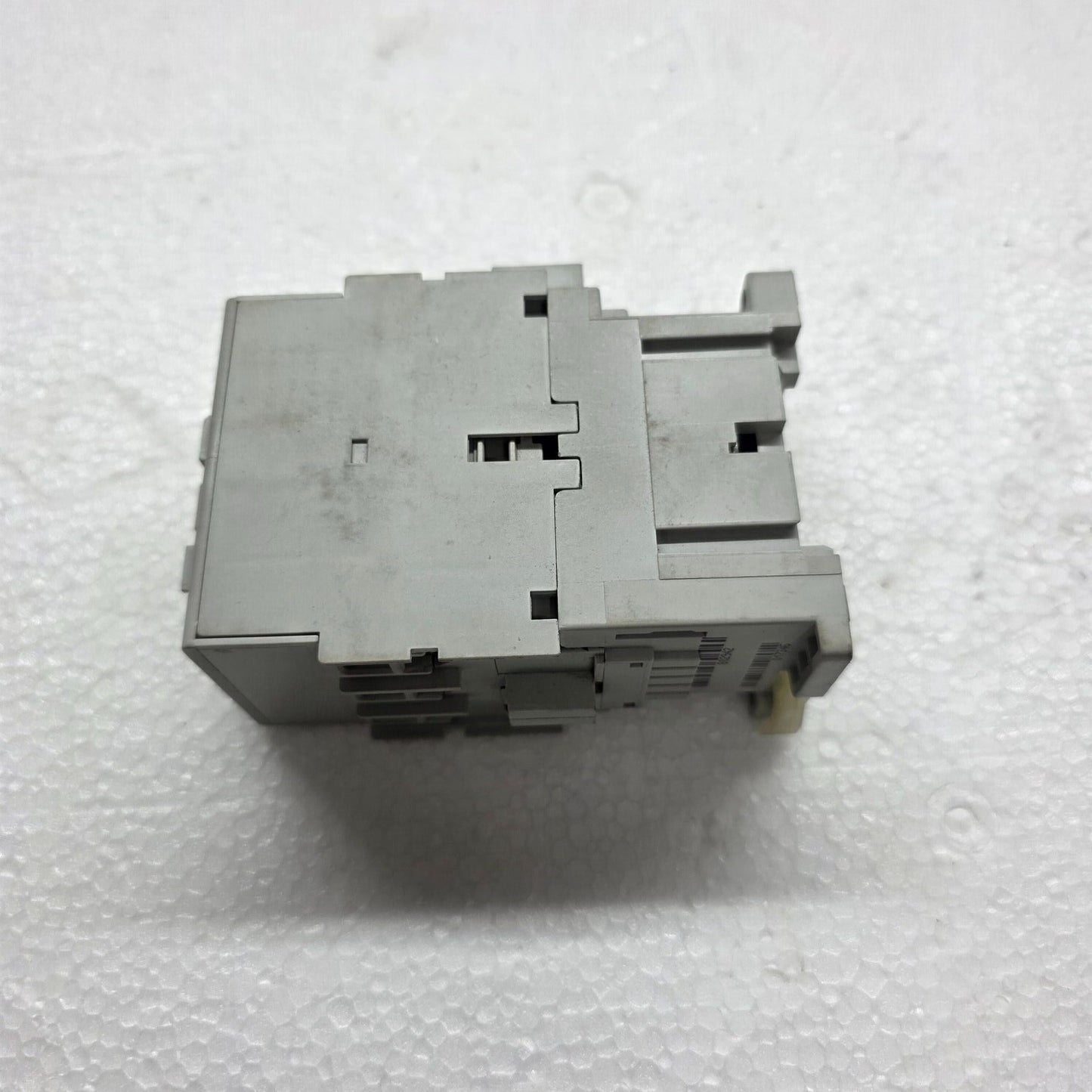 ALLEN BRADLEY CAT 100-C30-00  MAGNETIC CONTACTOR 24V AC