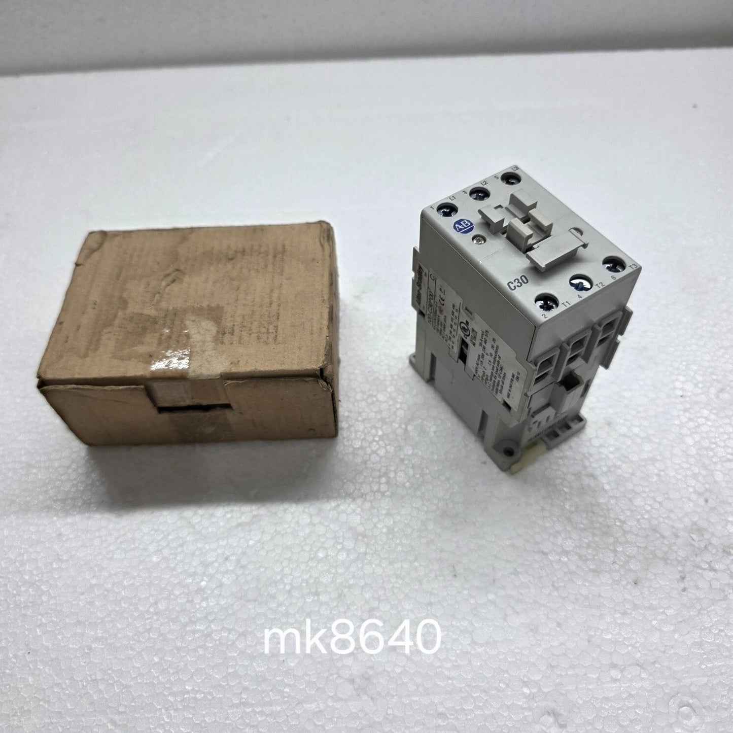 ALLEN BRADLEY CAT 100-C30-00  MAGNETIC CONTACTOR 24V AC